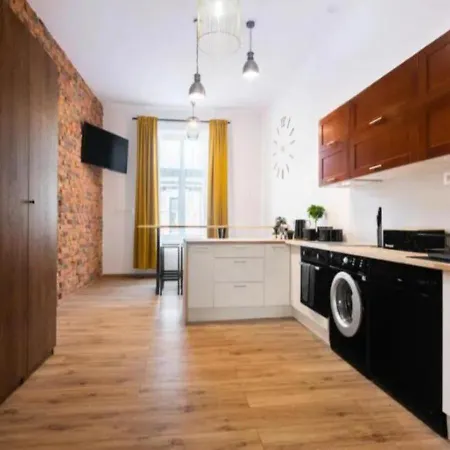 Spacious Center Family Apartman